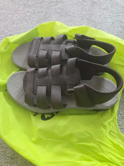 Rockport sandals size 10, View more