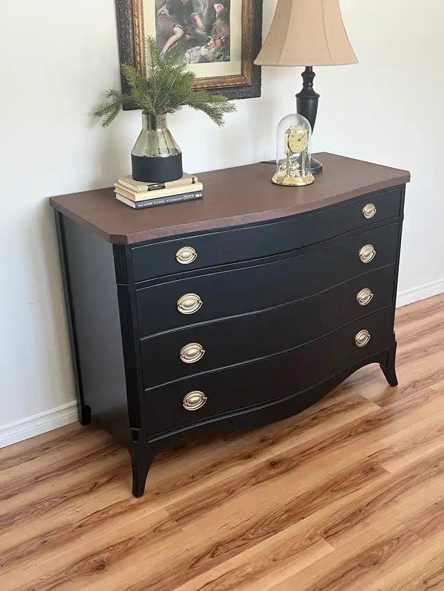 Gorgeous Mahogany Dresser (Refinished) in Dressers & Wardrobes in St. Catharines - Image 4