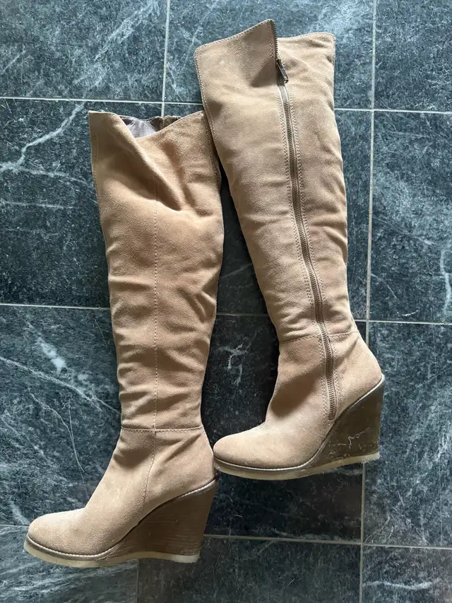 Suede Wedge Boots in Women's - Shoes in City of Toronto - Image 3