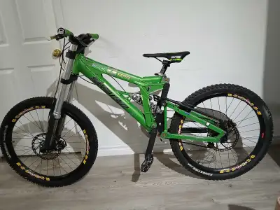 Santa Cruz V10, View more