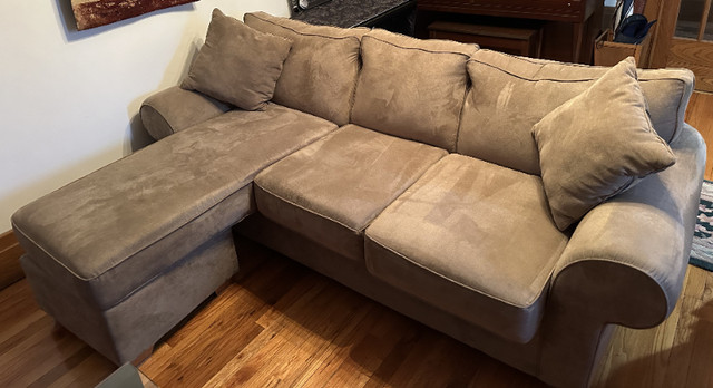 Sofa velour beige for sale -Price Negotiable/Canapé pour vendre in Couches & Futons in City of Montréal