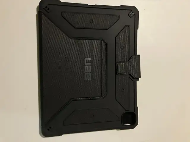 Urban Armor Folio Case For iPad Pro 12.9 in iPads & Tablets in St. Albert - Image 7