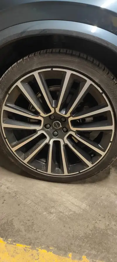 4 Volvo 22" rims with 2 Pirelli all season tires. 8000 km wear. Scrapes on rims shown.