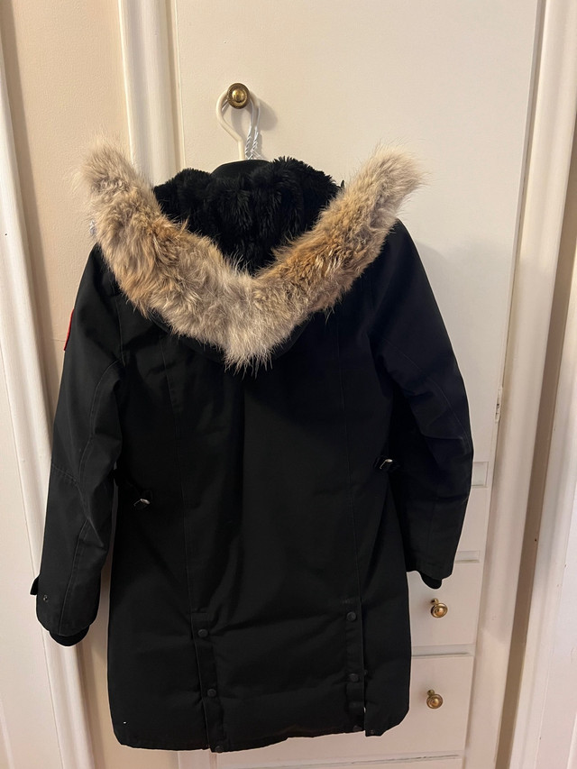 Womens canada goose parka in Women's - Tops & Outerwear in Mississauga / Peel Region - Image 3