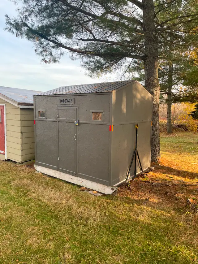ICE HUT 6x8 (sold pending pickup) in Fishing, Camping & Outdoors in Barrie - Image 3
