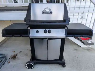Broilmate Stainless Steel BBQ with H burner and Flav-R-Wave to prevent flare ups. Newer porcelain co...