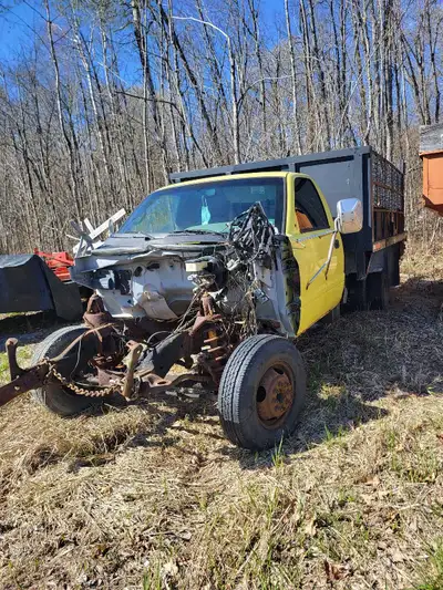 1995 Dodge truck parts. dump truck box was working. newer pump only 3 years old. cab is salvageable,...