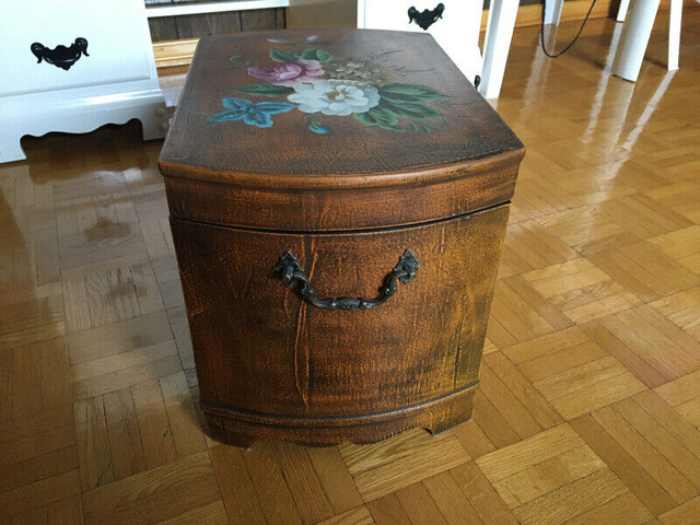 Hand painted Decorative flower chest box made of wood in Home Décor & Accents in Mississauga / Peel Region - Image 4