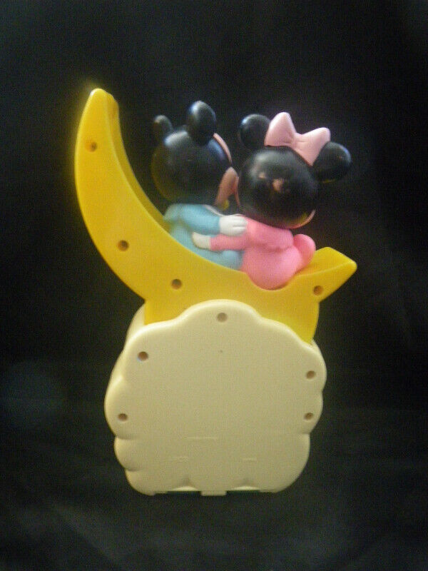 Vintage (1984) Mickey & Minnie mouse musical baby crib dans Jouets  à Trois-Rivières - Image 4