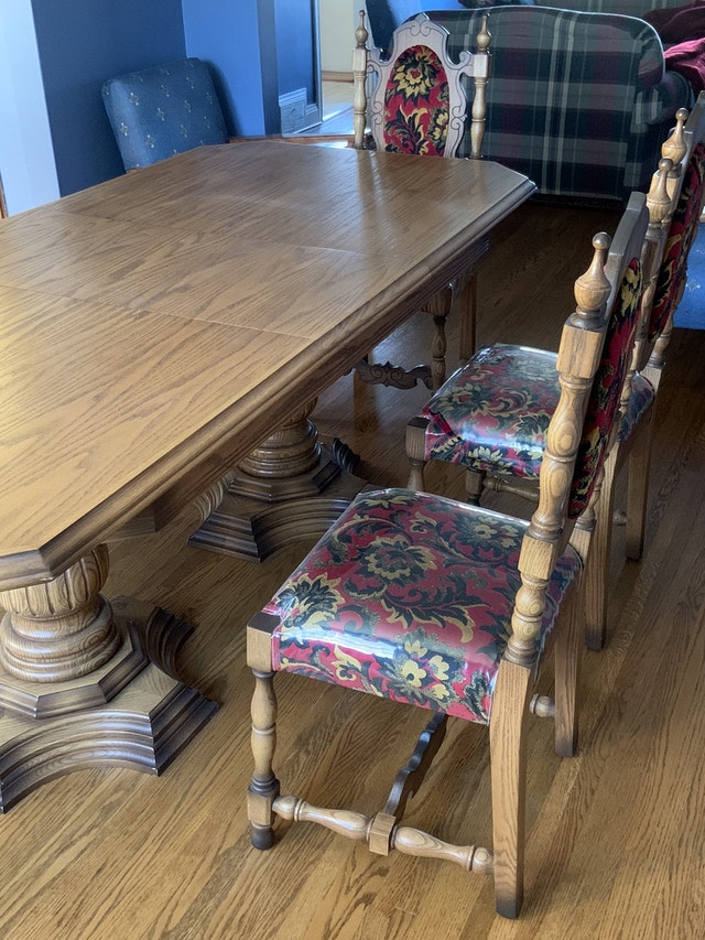 Vintage Oak Dining Table And Chairs