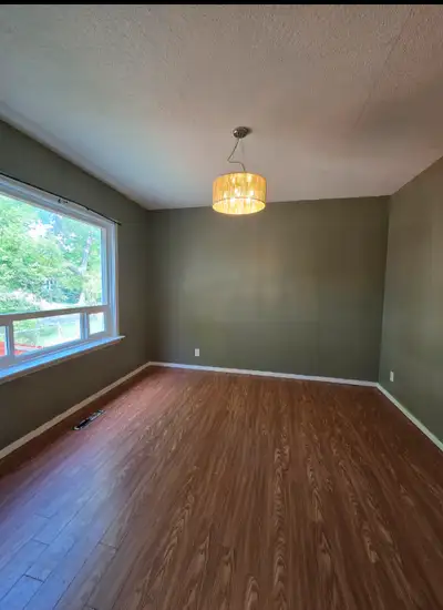 Fully Renovated Huge 5 bedrooms + sunroom two story House  July