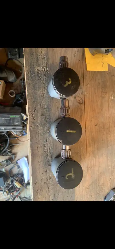 Hello, I am selling Yamaha VMax 600 Triple Red Top Engine Pistons that were removed from a 2002 Yama...