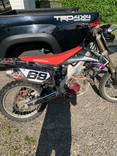 2010 crf 450r. Runs mint. Valves just done. Brand new front tire. Trade for four wheeeler.