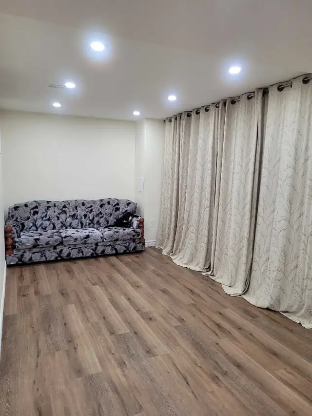 Beautiful Walkout Basement Apartment For Rent In Keswick in Long Term Rentals in Markham / York Region - Image 3
