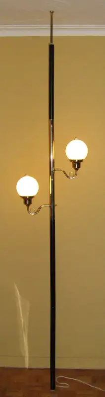 Vintage Floor to Ceiling Tension Pole Lamp w/White Glass Globes in Indoor Lighting & Fans in City of Toronto - Image 11