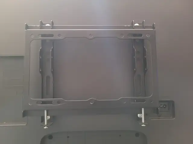 40" Samsung NON Smart Television in TVs in Oshawa / Durham Region - Image 5