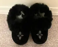 Kids Manitobah Mukluk Slippers sz Y3