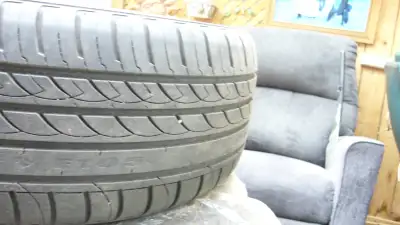 4 pneu minerva F 105 excellente condition 225-50-17