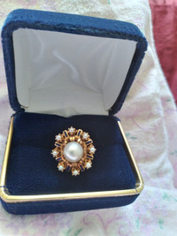 VERY,VERY Old Ring  HEAVY 14 K GOLĎ WITH 9 FRESH WATER PERLS