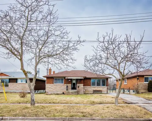$ 400 per student, 1 bedroom sharing in basement and ( Available Upstairs $500 per student male/fema...