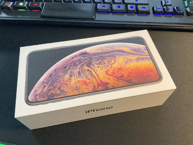 Apple iPhone Xs Max, 256 GB - Gold in Cell Phones in Cole Harbour