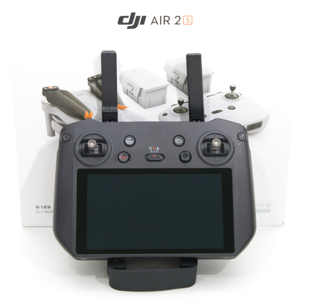 DJI Air 2s drone combo avec RC Pro a volé 14min dans Appareils électroniques  à Laval/Rive Nord - Image 4