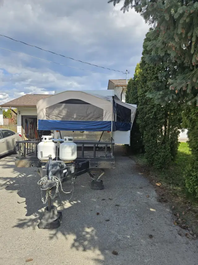 2011 Flagstaff Tent Trailer by Forest River in RVs & Motorhomes in Vernon - Image 3