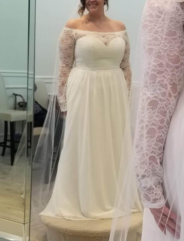 Wedding Dress (Size 18) in Wedding in Burnaby/New Westminster