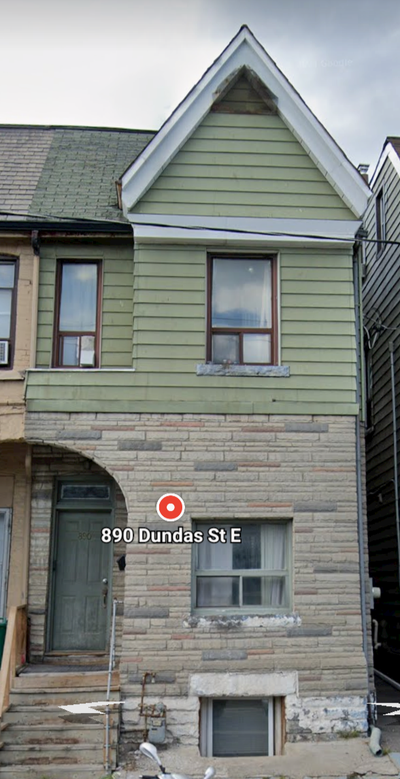 Small Bachelor Downtown 2nd Floor. Fully self contained. Small but functional. Great location. Lower...