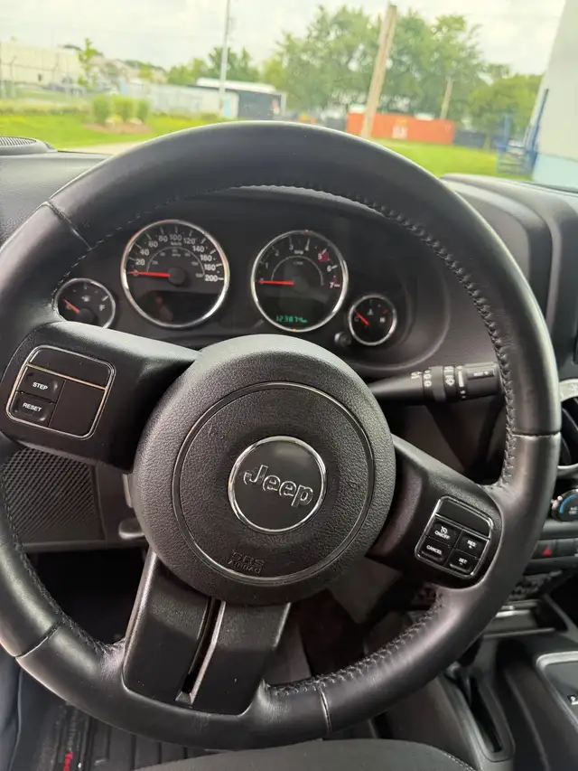 2016 Jeep Wrangler Sahara - Automatice 556564853053214729