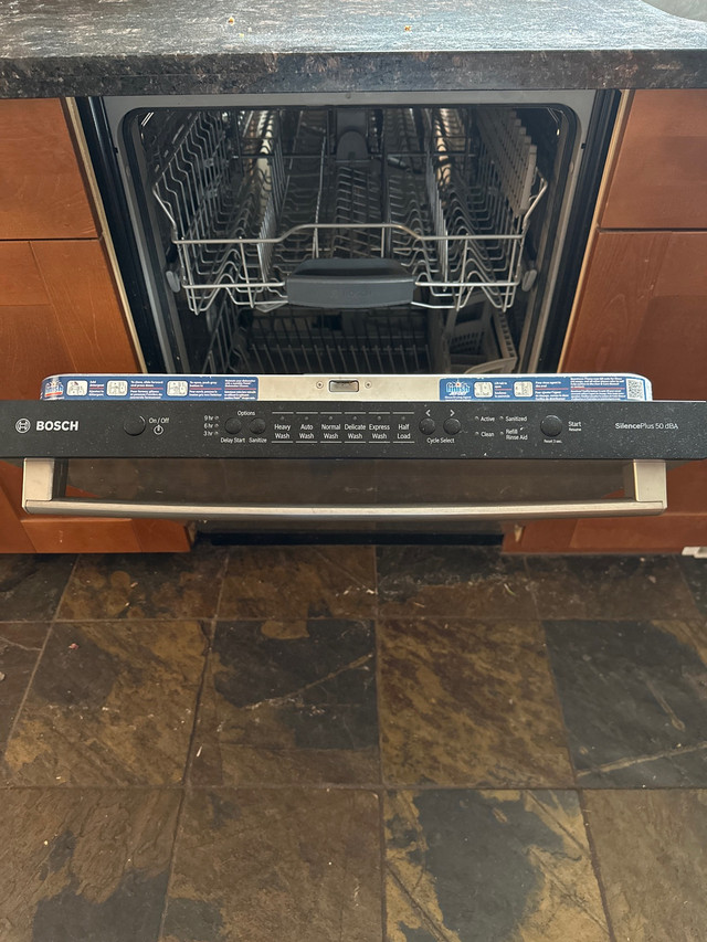 Bosch Dishwasher in Dishwashers in Oakville / Halton Region - Image 2