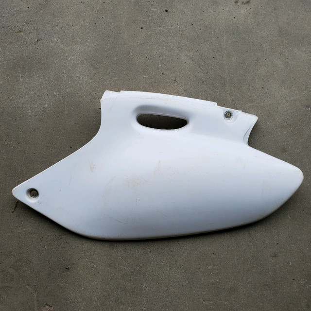 98-02 Yamaha YZ/WR 250F/400F/426F UFO Left Side Panel in Motorcycle Parts & Accessories in Brantford