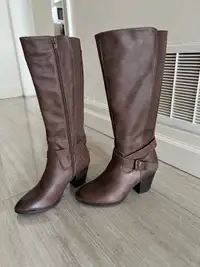 Women’s high boots New size 6