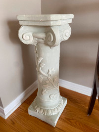 Decorative indoor pillar/plant holder