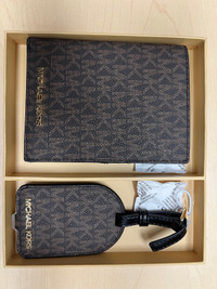 Michael Kors Wallet & Luggage Tag Gift Set