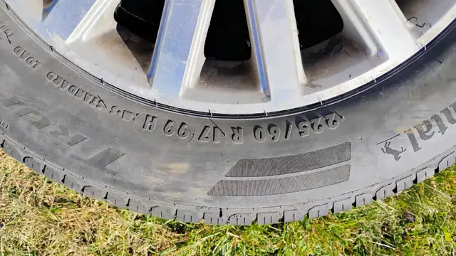 Gently used 2022 all season tires on rims in Tires & Rims in Kawartha Lakes - Image 4