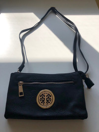 Black crossbody handbag in black $10 / East end P/U