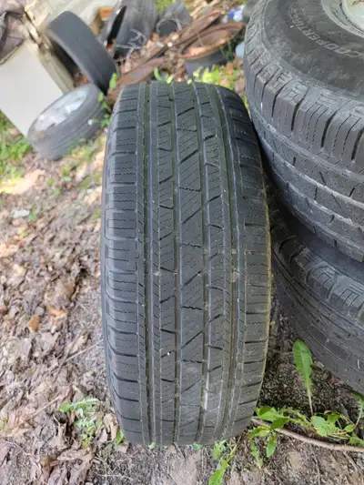 Set of 4 summer tires on Ford Escape aluminum rims and 4 winter tires on steel rims. 5 x 114.3 bolt...