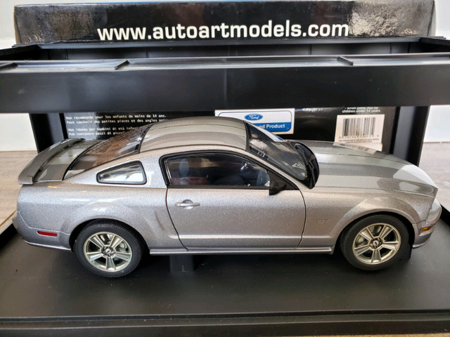 1:18 Diecast Autoart 2005 Ford Mustang GT  Tungsten Silver in Arts & Collectibles in Kawartha Lakes - Image 2