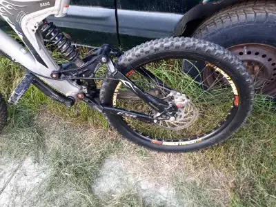 Yes it's available as long as the add is up don't ask this question. When do you like to see it? FYI...