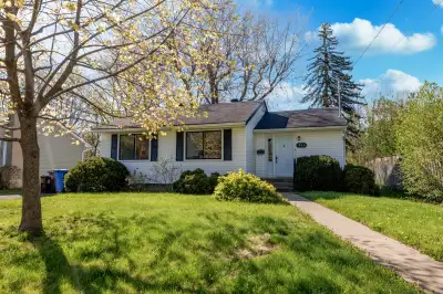 GREAT 3 BEDROOM HOUSE FOR RENT IN DORVAL!
