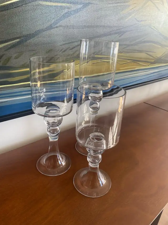 Beautiful set of glass candle holder in Home Décor & Accents in Ottawa - Image 2