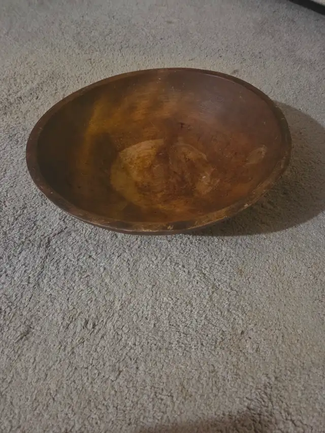 Vintage Hand-Turned Large Solid Wood Salad Bowl Rustic Farmhouse in Kitchen & Dining Wares in City of Toronto - Image 2