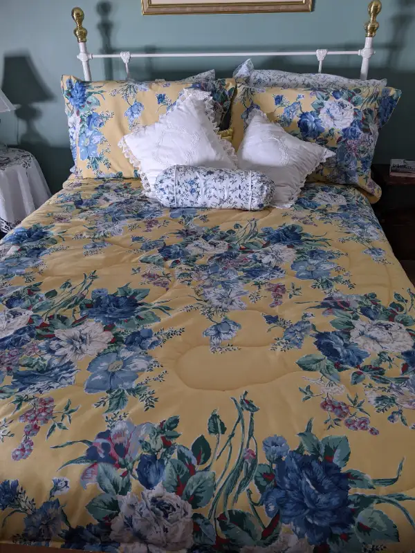Double Comforter Set in Bedding in Ottawa - Image 3