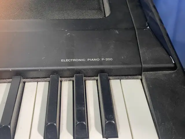 Yamaha Keyboard in Pianos & Keyboards in City of Montréal - Image 10