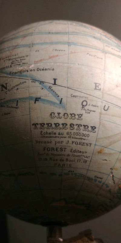 Globe terrestre ancien  J. Forest, Paris-France in Arts & Collectibles in City of Montréal - Image 3