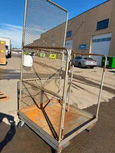 Man cage with locking 2 way door and casters. Includes all required safety harnesses. Time to move t...