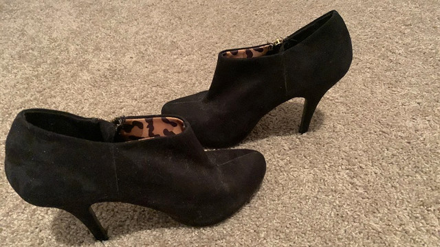 Black Ankle Boot - Payless - Christian Siriano (EUC) dans Femmes - Chaussures  à Stratford - Image 2