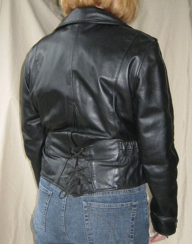 Manteau de cuir pour moto dans Femmes - Hauts et vêtements d'extérieur  à Laval/Rive Nord - Image 2