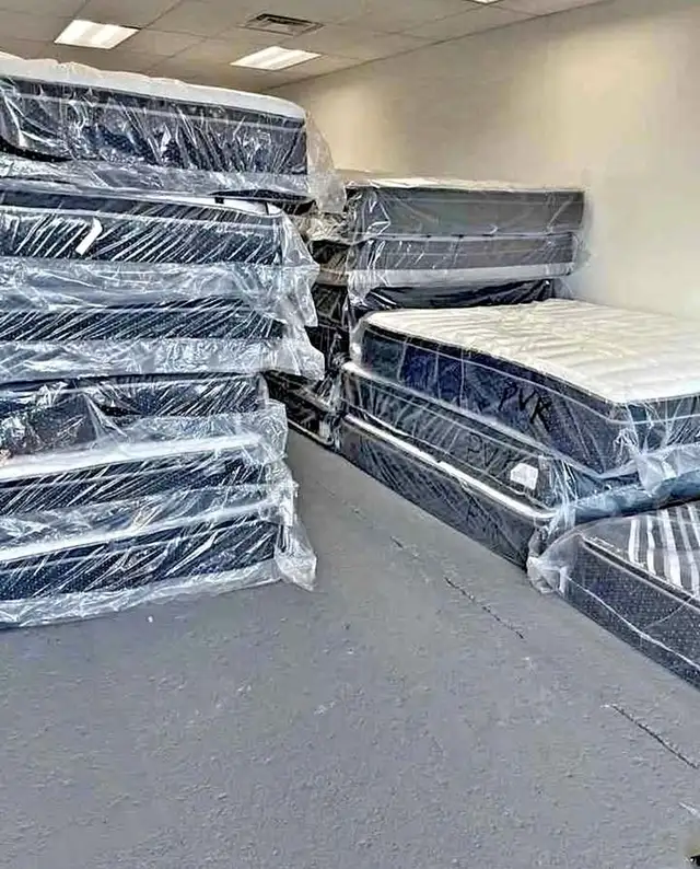 Matelas queen,Matelas double,Matelas king,Matelas simple à vendr in Beds & Mattresses in City of Montréal - Image 6